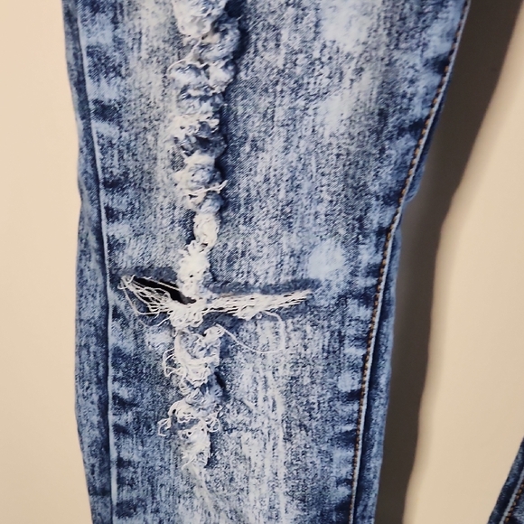 BAMBOO High Rise Light Blue Ripped Jeans - Picture 4 of 9